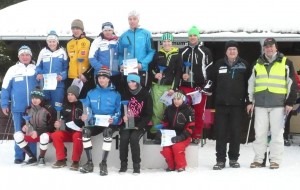 Pokalsieger Deutschlandpokal 2.Renntag (Damen-Herren stehend und Jugendklasse vorne sitzend)